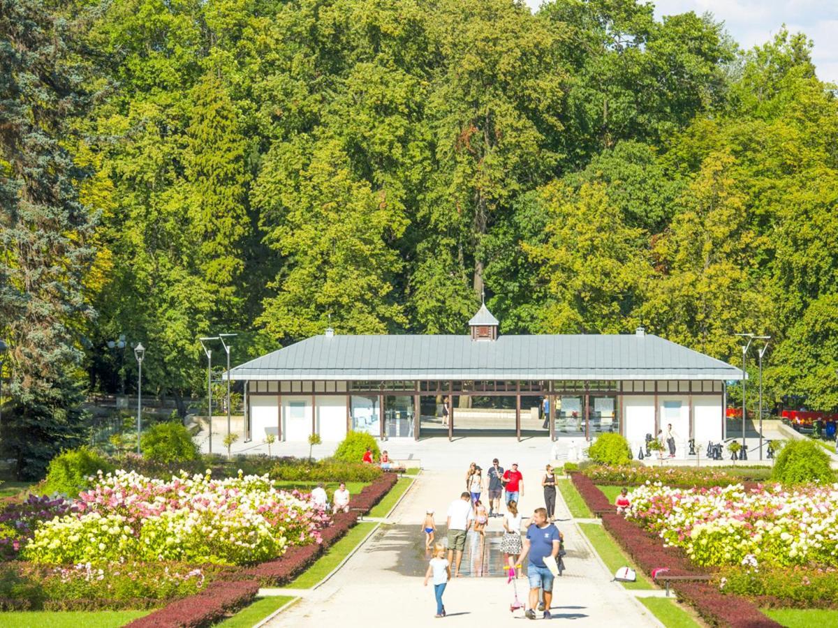 Apartament Z Widokiem Na Park Polanica-Zdrój Buitenkant foto